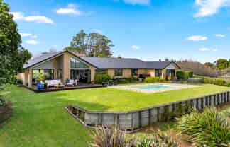 217 Pinnacle Hill Road, Bombay