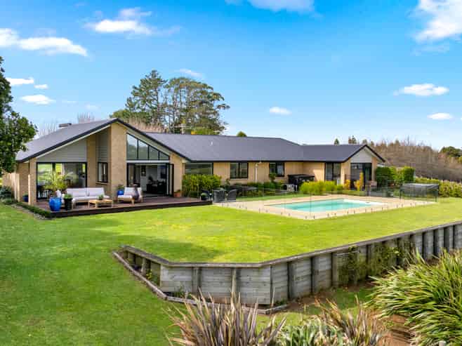 217 Pinnacle Hill Road, Bombay