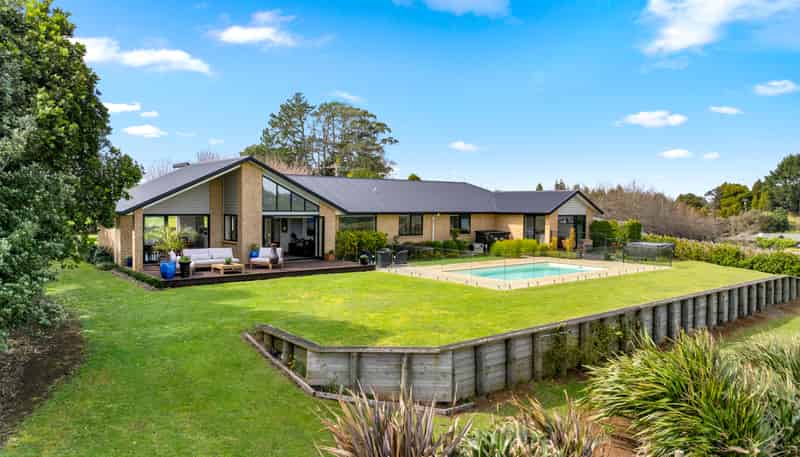 217 Pinnacle Hill Road, Bombay