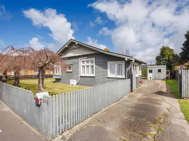 392 Botanical Road, West End