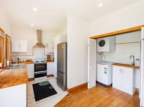 392 Botanical Road, West End