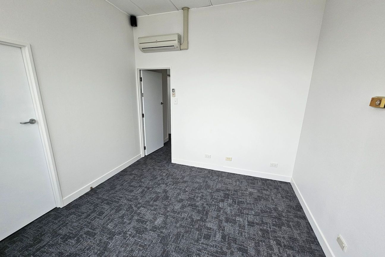 Office To Lease! - Altro