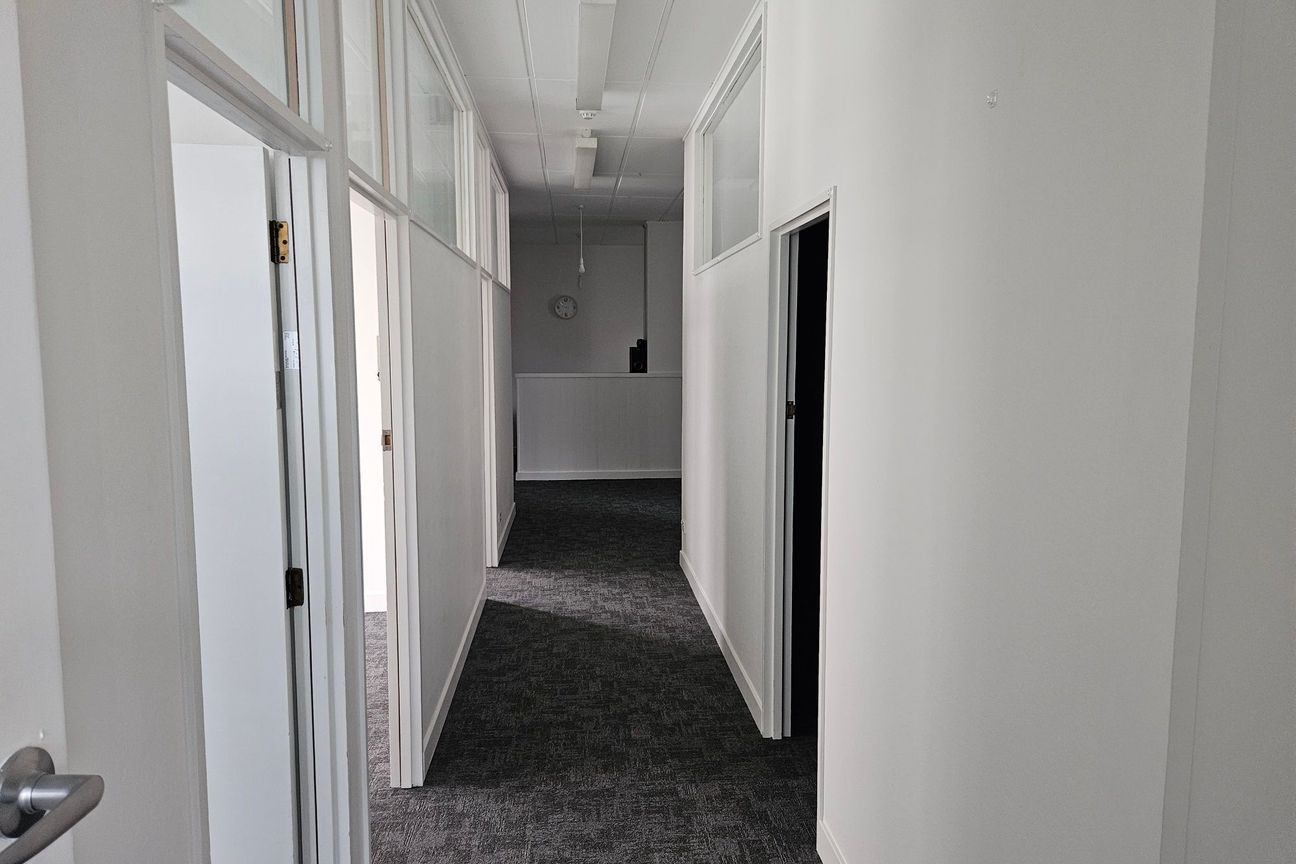 Office To Lease! - Vista 5