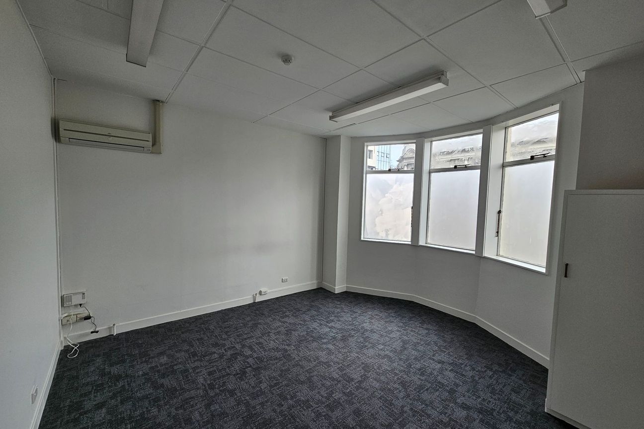 Office To Lease! - Vista 4