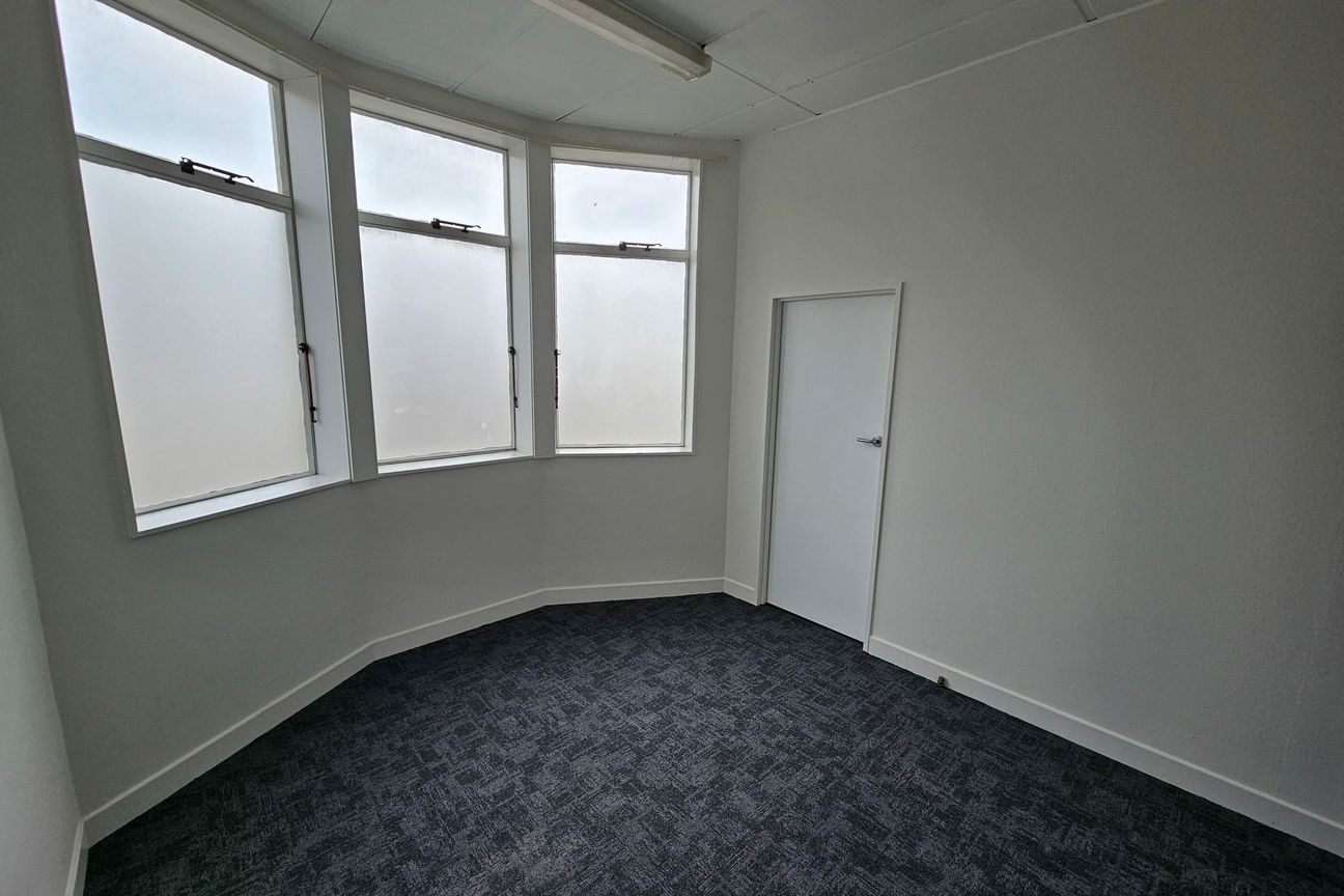 Office To Lease! - Vista 6