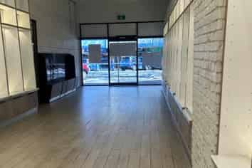 PRIME RETAIL FOR LEASE
