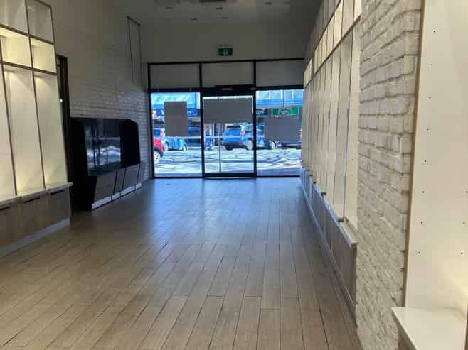 PRIME RETAIL FOR LEASE