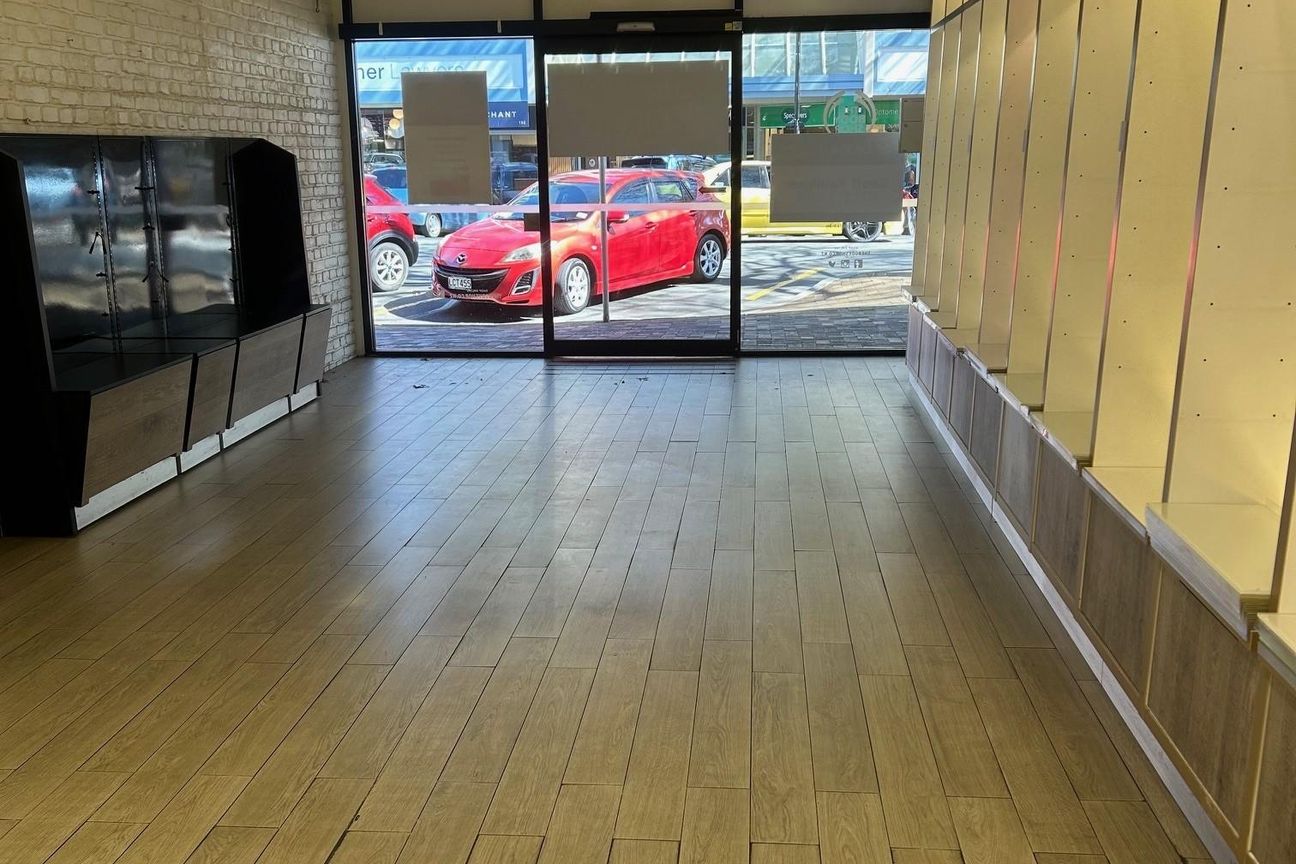 PRIME RETAIL FOR LEASE - Vista 5