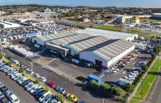 HIGH STUD WAREHOUSE WITH EXPANSIVE YARD
