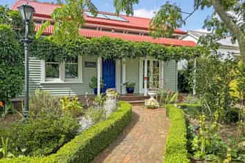 16 Hastings Street West, Sydenham
