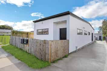63  Flanshaw Road, Te Atatu South