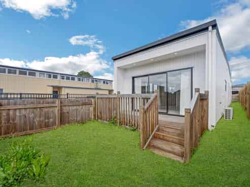 63 Flanshaw Road, Te Atatu South