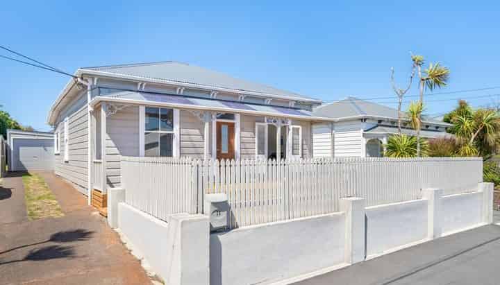 20 Queen Street, Petone