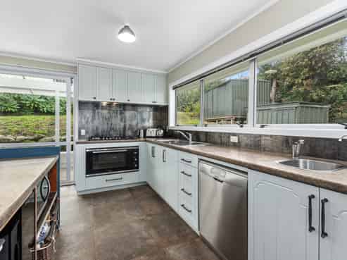 52 Punga Grove Avenue, Riverside