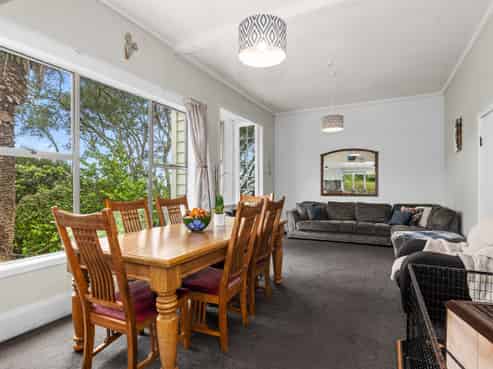 52 Punga Grove Avenue, Riverside