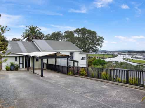 52 Punga Grove Avenue, Riverside