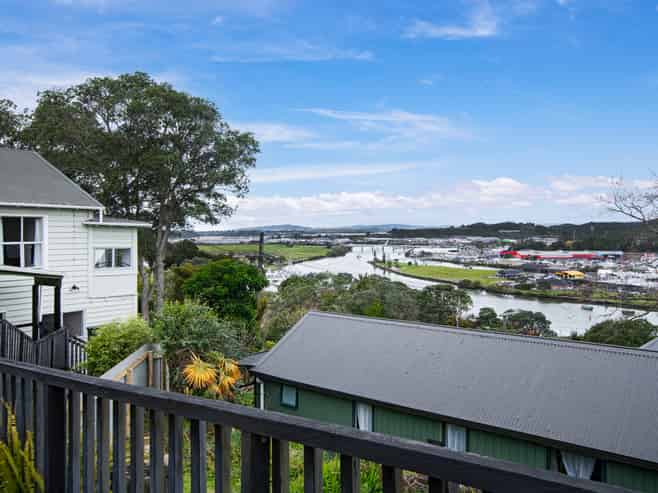52 Punga Grove Avenue, Riverside