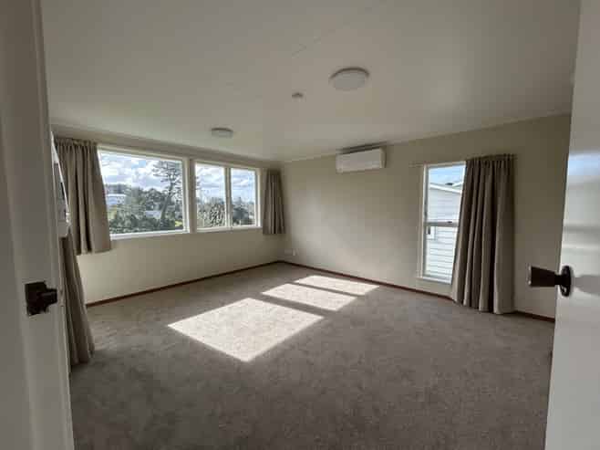 73 Taurus Crescent, Beach Haven