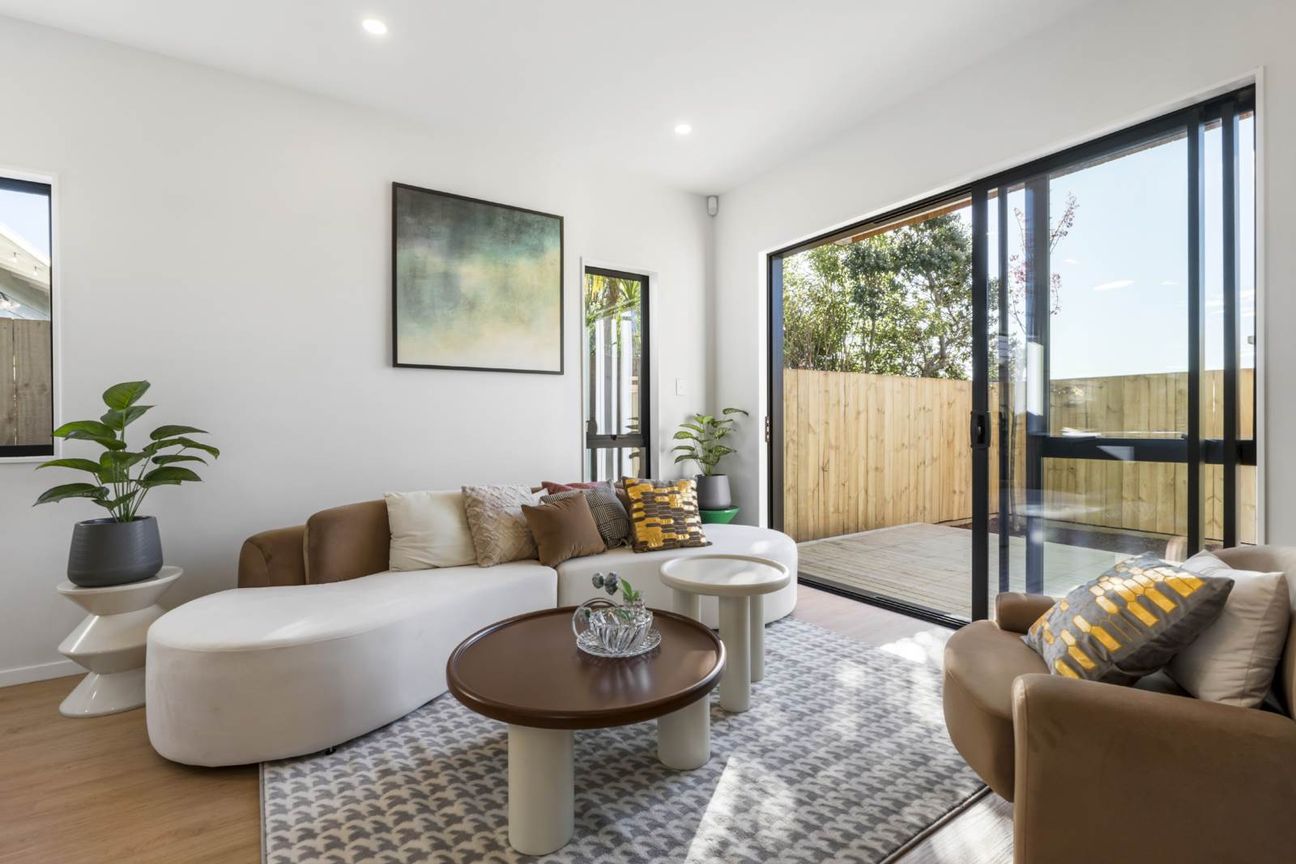 Precise on Lake – Modern Terraced Homes in Belmont - Fler