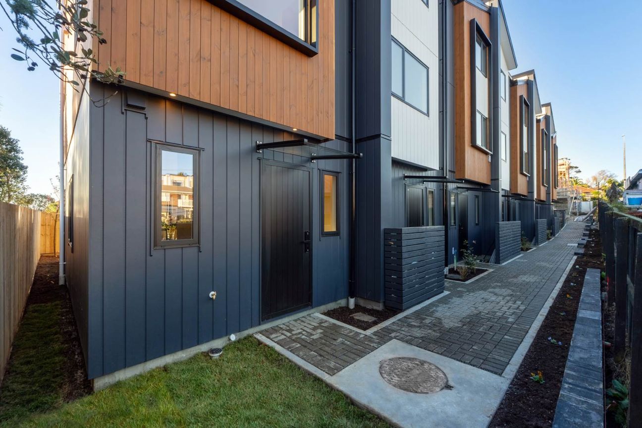 Precise on Lake – Modern Terraced Homes in Belmont - Bild 2