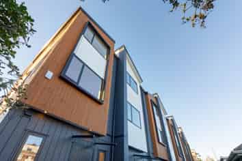 9/163 Lake Road, Belmont