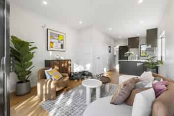 1/163 Lake Road, Belmont