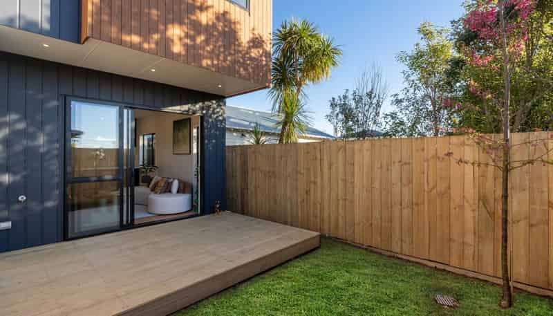 1/163 Lake Road, Belmont
