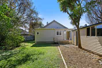  12 Pohutukawa Street, Woburn
