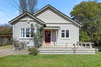  12 Pohutukawa Street, Woburn