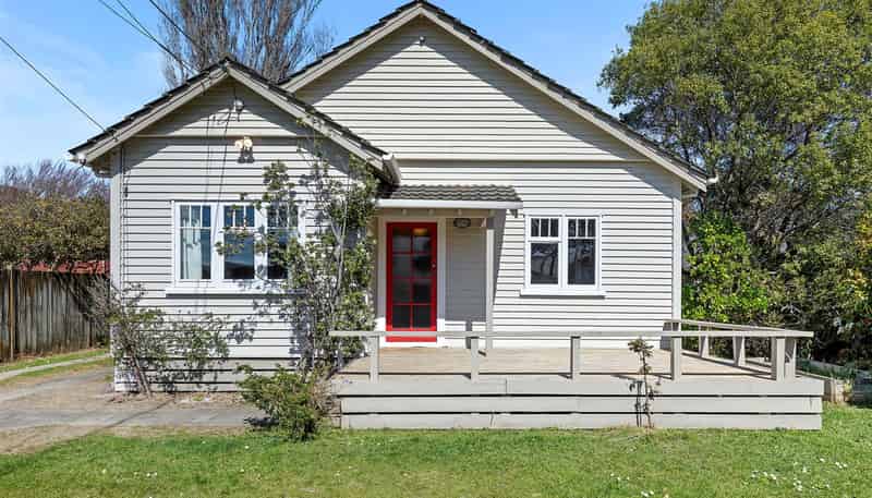  12 Pohutukawa Street, Woburn
