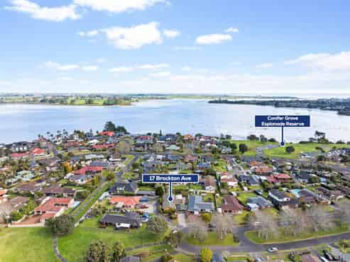 17 Brockton Avenue, Conifer Grove