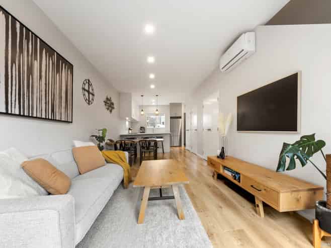 21 Kaimai Avenue, Massey