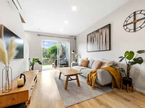 21 Kaimai Avenue, Massey