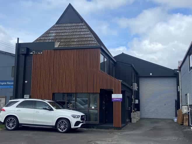 Te Rapa Warehouse with Offices / Showroom