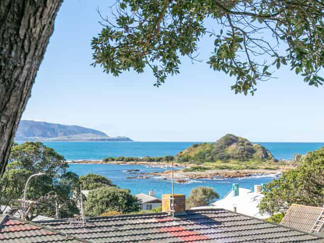 8 & 6 Tyne Street, Island Bay