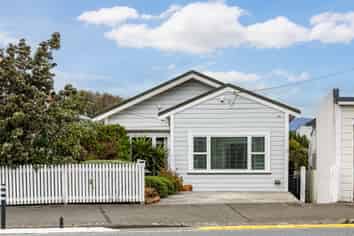 107 Onepu Road, Lyall Bay
