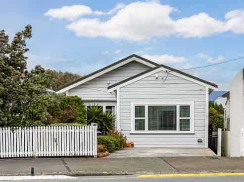 107 Onepu Road, Lyall Bay