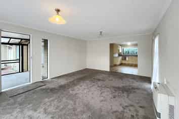 5 Chertsey Court, Roslyn