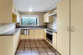 5 Chertsey Court, Roslyn