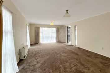 5 Chertsey Court, Roslyn