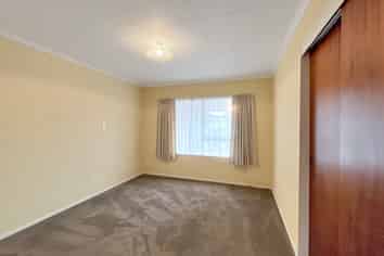 5 Chertsey Court, Roslyn