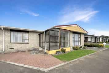 5 Chertsey Court, Roslyn