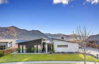 21 Valley Crescent, Wanaka