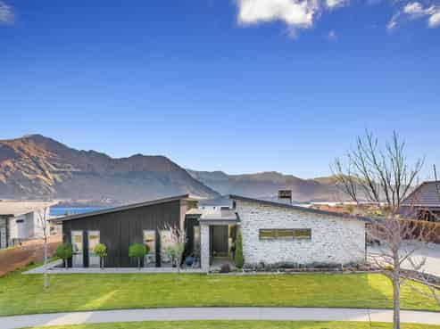 21 Valley Crescent, Wanaka