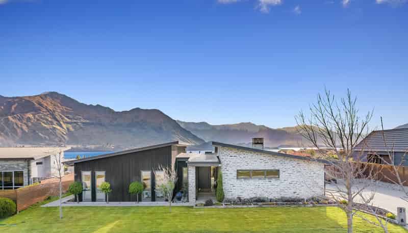 21 Valley Crescent, Wanaka