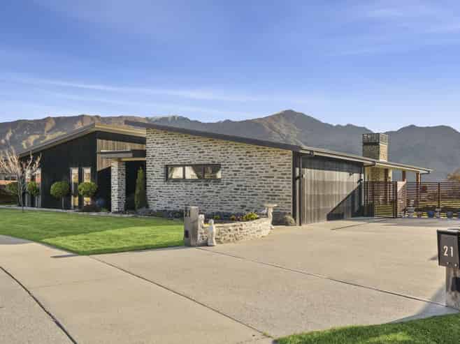 21 Valley Crescent, Wanaka