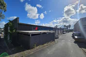 Road Front Industrial - High Warehouse Ratio!