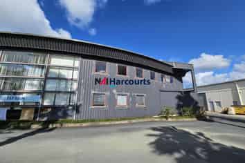 Road Front Industrial - High Warehouse Ratio!