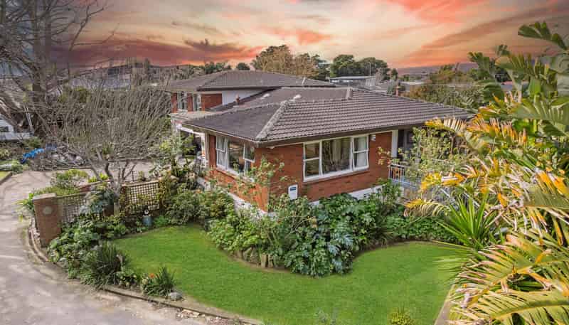 6 Youngs Road, Papakura