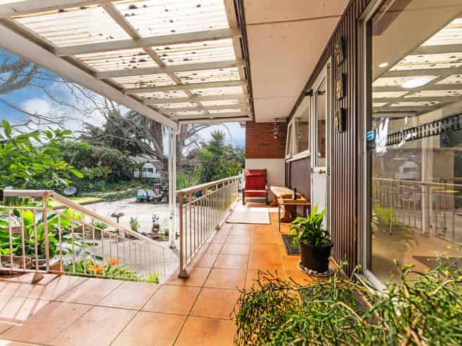 6 Youngs Road, Papakura